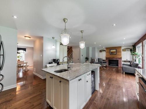 Vue d'ensemble - 18 Rue Ravel, Saint-Jean-Sur-Richelieu, QC - Indoor Photo Showing Kitchen With Fireplace With Upgraded Kitchen