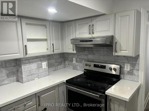 644 Orange Walk Crescent, Mississauga (Hurontario), ON - Indoor Photo Showing Kitchen