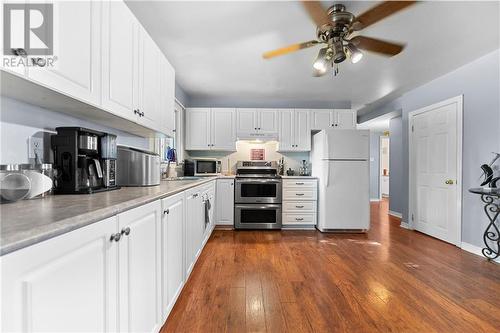 215 June Street, Renfrew, ON - Indoor Photo Showing Kitchen