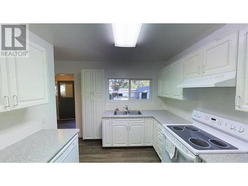 690 Carney Street, Prince George, BC - Indoor Photo Showing Kitchen