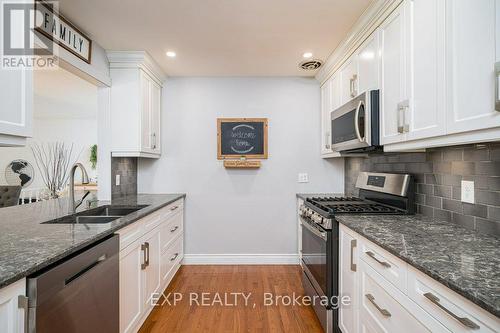 34 Taylor Drive, Prince Edward County (Ameliasburgh), ON - Indoor Photo Showing Kitchen With Double Sink With Upgraded Kitchen