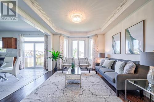 87 Alhart Street, Richmond Hill (Jefferson), ON - Indoor Photo Showing Living Room