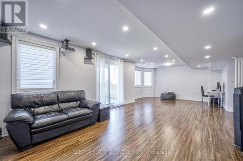 87 Alhart Street, Richmond Hill (Jefferson), ON - Indoor Photo Showing Living Room