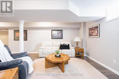 8 Orleans Avenue, Barrie (Innis-Shore), ON - Indoor Photo Showing Living Room