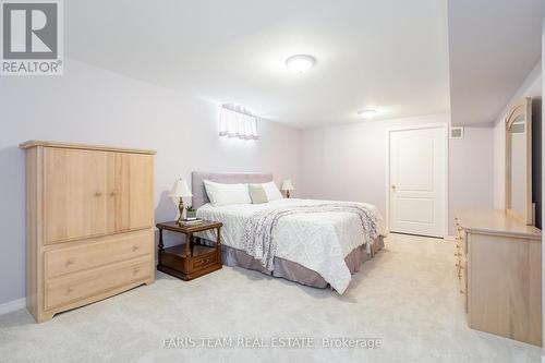 8 Orleans Avenue, Barrie (Innis-Shore), ON - Indoor Photo Showing Bedroom