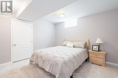 8 Orleans Avenue, Barrie (Innis-Shore), ON - Indoor Photo Showing Bedroom