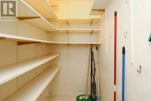 1602 - 820 Burnhamthorpe Road, Toronto (Markland Wood), ON - Indoor With Storage