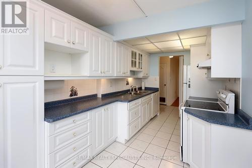 1602 - 820 Burnhamthorpe Road, Toronto (Markland Wood), ON - Indoor Photo Showing Kitchen