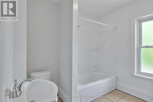 32 Lafayette Avenue, Peterborough (Otonabee), ON - Indoor Photo Showing Bathroom