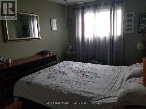 30 Merton Road, Brampton, ON - Indoor Photo Showing Bedroom