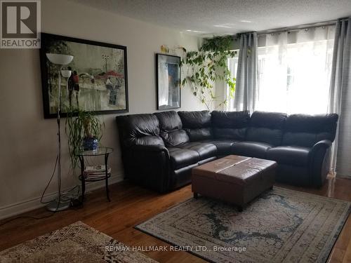 30 Merton Road, Brampton, ON - Indoor Photo Showing Living Room