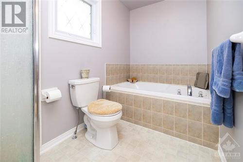 274 Deercroft Avenue, Ottawa, ON - Indoor Photo Showing Bathroom