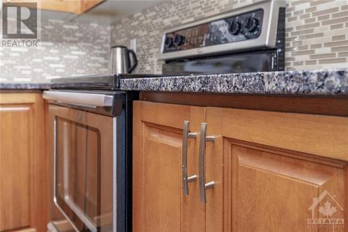 274 Deercroft Avenue, Ottawa, ON - Indoor Photo Showing Kitchen