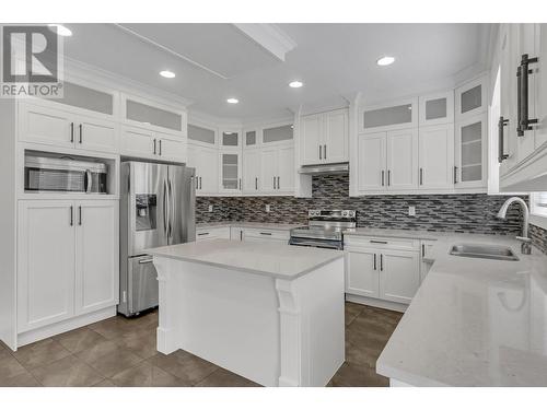 3167 Maurice Drive, Prince George, BC - Indoor Photo Showing Kitchen With Double Sink With Upgraded Kitchen