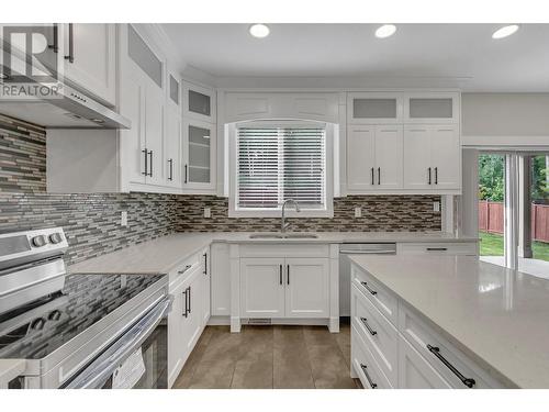 3167 Maurice Drive, Prince George, BC - Indoor Photo Showing Kitchen With Upgraded Kitchen