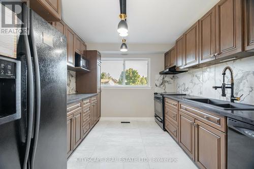 91 Scott Crescent, Barrie (Letitia Heights), ON - Indoor Photo Showing Kitchen With Double Sink