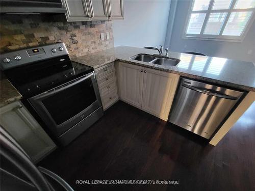 901 Transom Cres, Milton, ON - Indoor Photo Showing Kitchen With Double Sink