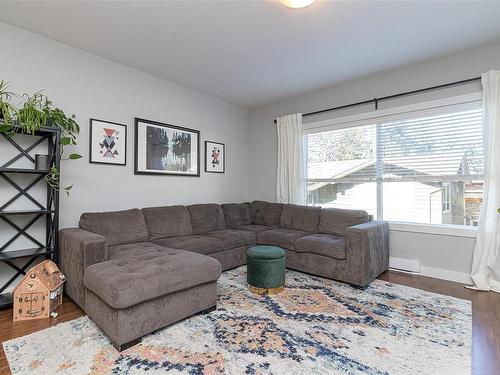 202-703 Massie Dr, Langford, BC - Indoor Photo Showing Living Room