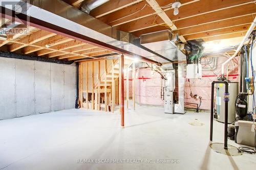 6411 Shapton Crescent, Niagara Falls, ON - Indoor Photo Showing Basement