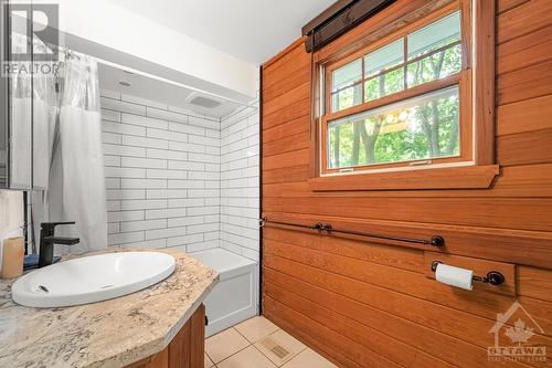 181 Maple Lane, Ottawa, ON - Indoor Photo Showing Bathroom