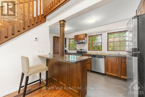 181 Maple Lane, Ottawa, ON - Indoor Photo Showing Kitchen