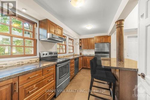 181 Maple Lane, Ottawa, ON - Indoor Photo Showing Kitchen