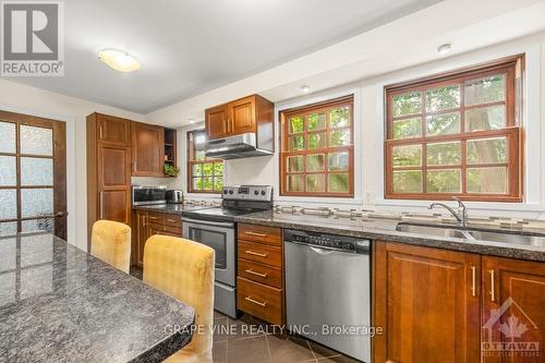 181 Maple Lane, Ottawa, ON - Indoor Photo Showing Kitchen With Double Sink