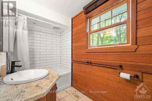 181 Maple Lane, Ottawa, ON - Indoor Photo Showing Bathroom