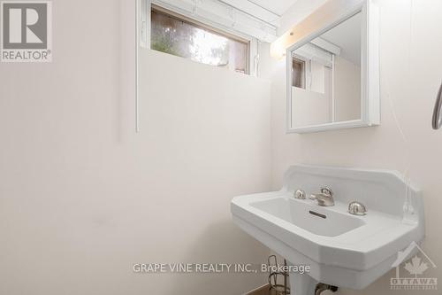 181 Maple Lane, Ottawa, ON - Indoor Photo Showing Bathroom