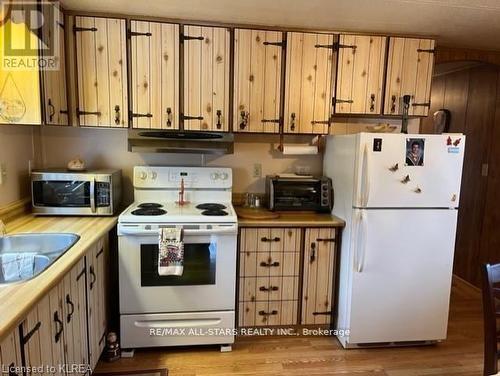 11 Beverly Road, Kawartha Lakes (Janetville), ON - Indoor Photo Showing Kitchen