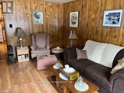 11 Beverly Road, Kawartha Lakes (Janetville), ON - Indoor Photo Showing Living Room