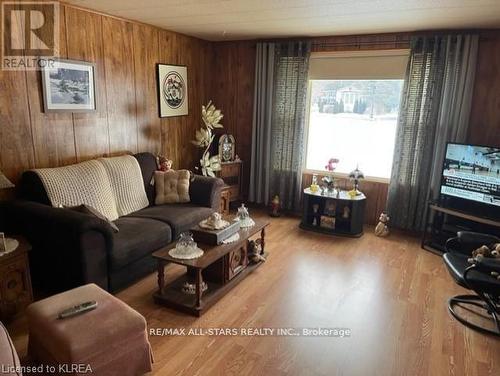 11 Beverly Road, Kawartha Lakes (Janetville), ON - Indoor Photo Showing Living Room