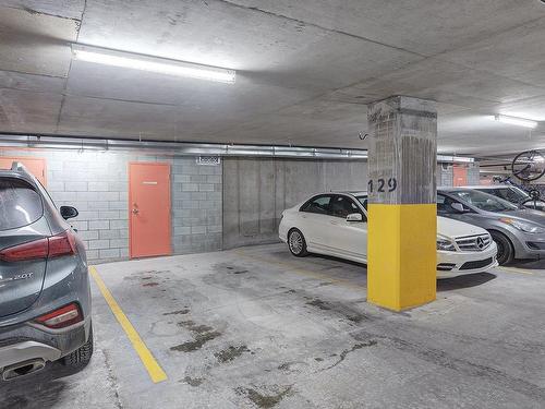 Garage - 401-1025 Rue De La Commune E., Montréal (Ville-Marie), QC - Indoor Photo Showing Garage