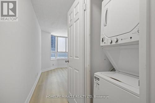 609 - 44 Gerrard Street, Toronto (Bay Street Corridor), ON - Indoor Photo Showing Laundry Room