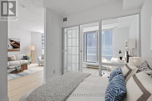 609 - 44 Gerrard Street, Toronto, ON - Indoor Photo Showing Bedroom