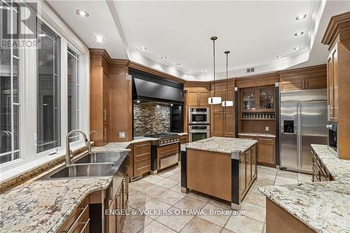 5800 Queenscourt Crescent, Ottawa, ON - Indoor Photo Showing Kitchen With Double Sink With Upgraded Kitchen