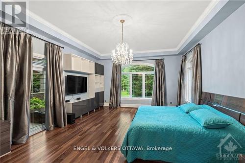 5800 Queenscourt Crescent, Ottawa, ON - Indoor Photo Showing Bedroom