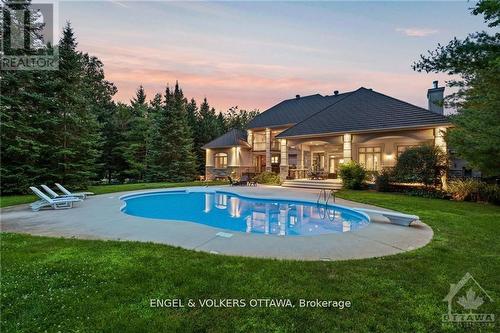 5800 Queenscourt Crescent, Ottawa, ON - Outdoor With In Ground Pool With Backyard