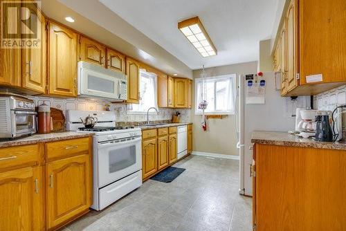 417 Danis Avenue W, Cornwall, ON - Indoor Photo Showing Kitchen