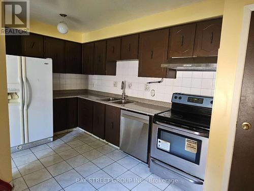 47 Mercer Crescent, Markham (Raymerville), ON - Indoor Photo Showing Kitchen With Double Sink