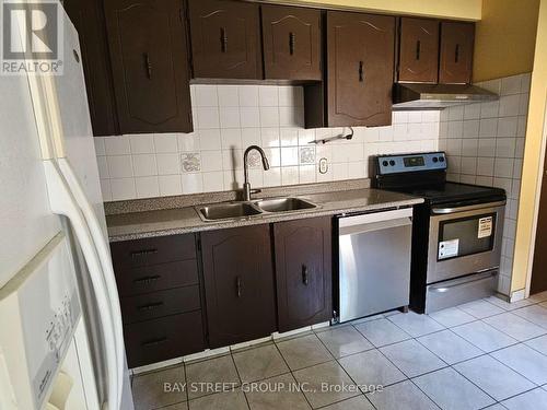 47 Mercer Crescent, Markham (Raymerville), ON - Indoor Photo Showing Kitchen With Double Sink