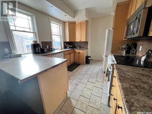 2038 Toronto Street, Regina, SK - Indoor Photo Showing Kitchen