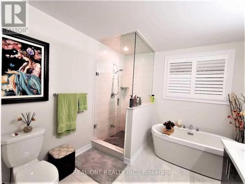 370 Athabasca Common, Oakville, ON - Indoor Photo Showing Bathroom