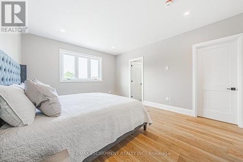 6220 Curlin Crescent, Niagara Falls, ON - Indoor Photo Showing Bedroom