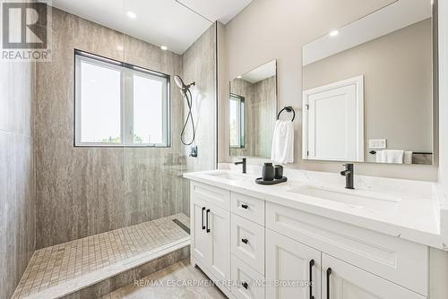 6220 Curlin Crescent, Niagara Falls, ON - Indoor Photo Showing Bathroom