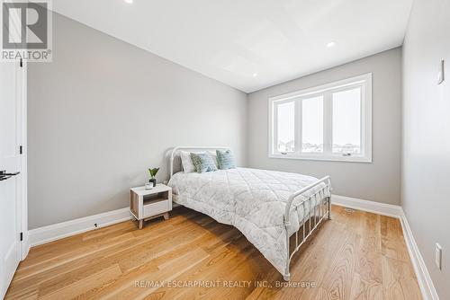 6220 Curlin Crescent, Niagara Falls, ON - Indoor Photo Showing Bedroom