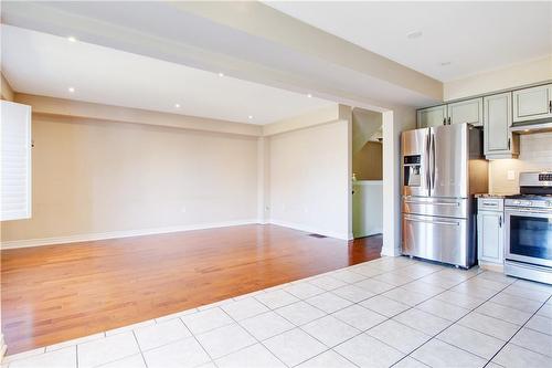 6411 Shapton Crescent, Niagara Falls, ON - Indoor Photo Showing Kitchen