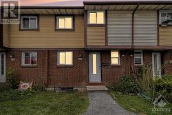 1444 FOXWELL ST STREET  Ottawa, ON K1B 5J4