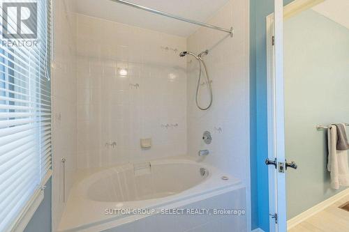 34 - 14 Doon Drive, London, ON - Indoor Photo Showing Bathroom