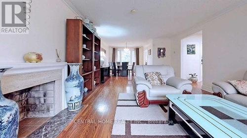 40 Sumner Heights Drive, Toronto (Bayview Village), ON - Indoor Photo Showing Living Room